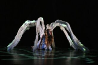 MOMIX - ALICE : Un spectacle inspiré de l’œuvre de Lewis Carroll