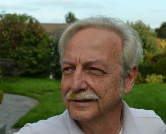 Claude Luezior, le poète qui peint ses fleurs