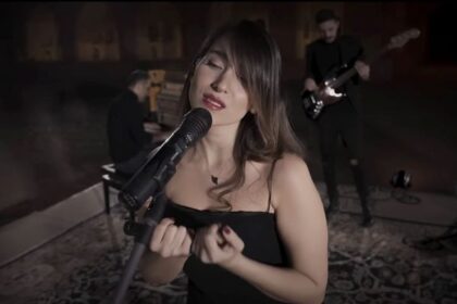 Parastoo Ahmadi : La voix d’une rébellion sans voile