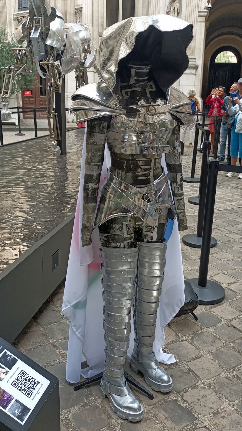 La tenue de la cavalière des JO 2024 est exposée