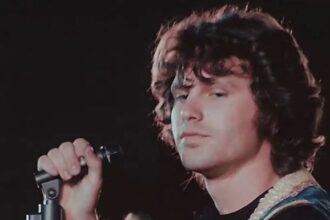 Paris honore Jim Morrison