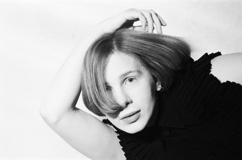Laura Fell explore les illusions du désir dans son nouvel EP Talk It All Apart