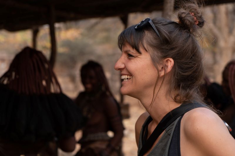 Mélanie Mélot : L’Œil Nomade au Service du Féminin