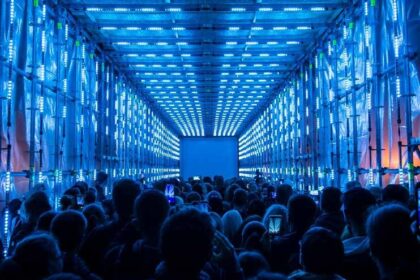INTO THE LIGHT : L’EXPO