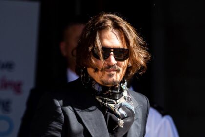 Day Drinker : Johnny Depp réapparaît méconnaissable