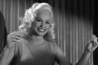 Mamie Van Doren se dévoile dans un documentaire