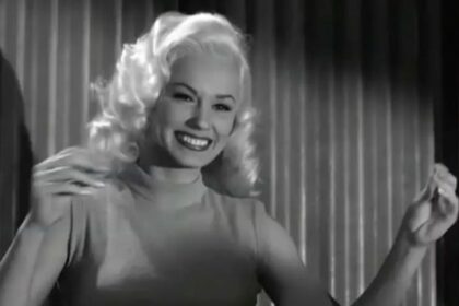 Mamie Van Doren se dévoile dans un documentaire