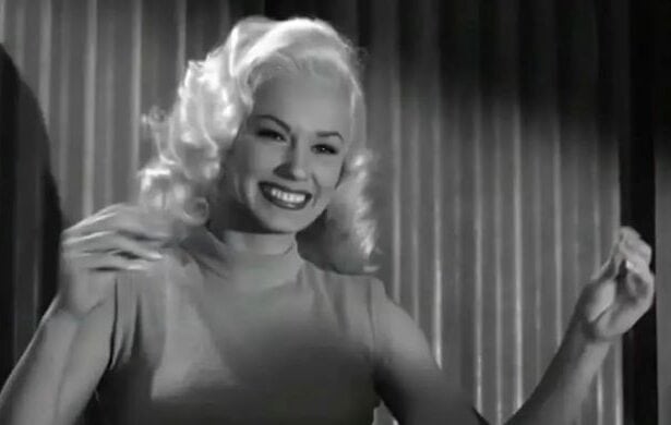 Mamie Van Doren se dévoile dans un documentaire