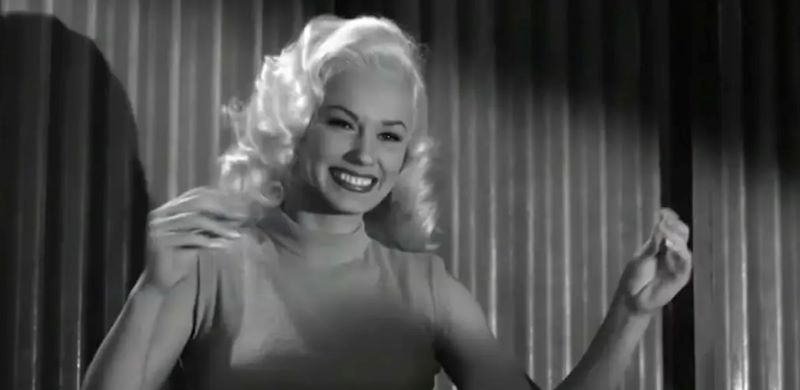 Mamie Van Doren se dévoile dans un documentaire