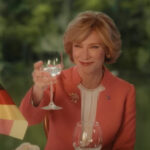 Le film réunit une distribution internationale prestigieuse — Cate Blanchett, Denis Ménochet, Charles Dance, Roy Dupuis — pour incarner les dirigeants d’un monde au bord du gouffre.