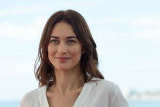 « Let God Sort It Out » avec Olga Kurylenko et Martin Freeman