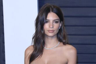 Too Much : Emily Ratajkowski rejoint Adèle Exarchopoulos 385026784