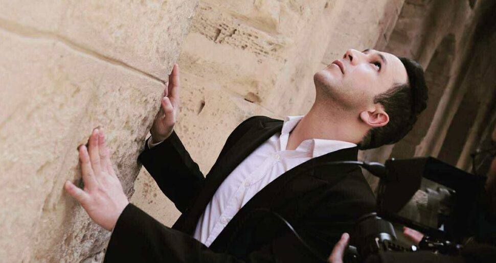 Hassen Doss en concert à l'avenue Habib Bourguiba