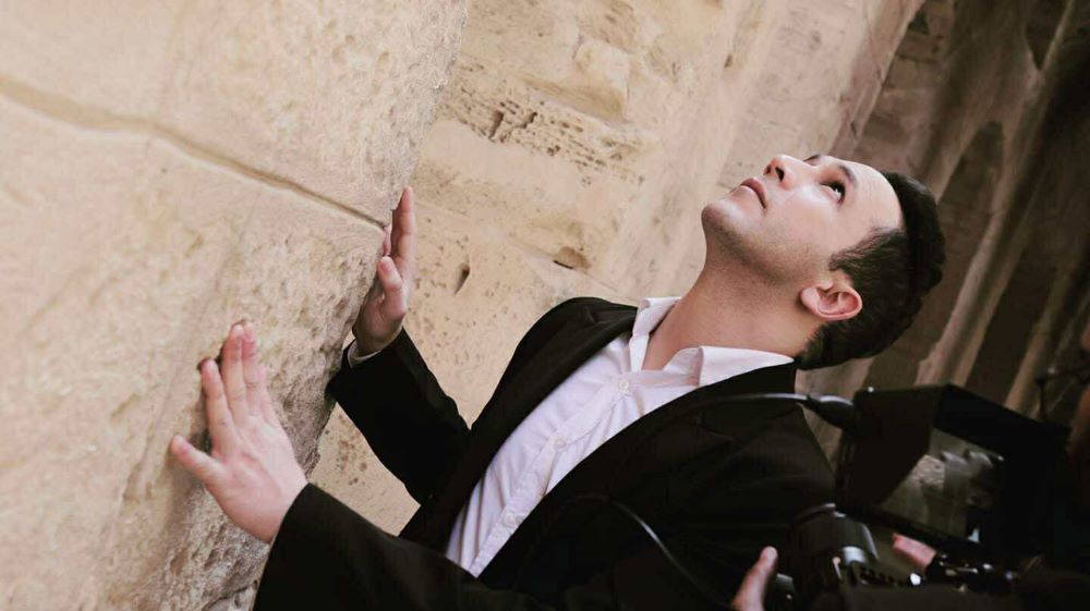 Hassen Doss en concert à l'avenue Habib Bourguiba