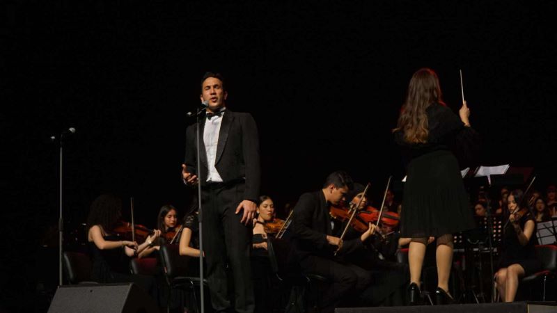 Hassen Doss en concert sur l'avenue Habib Bourguiba