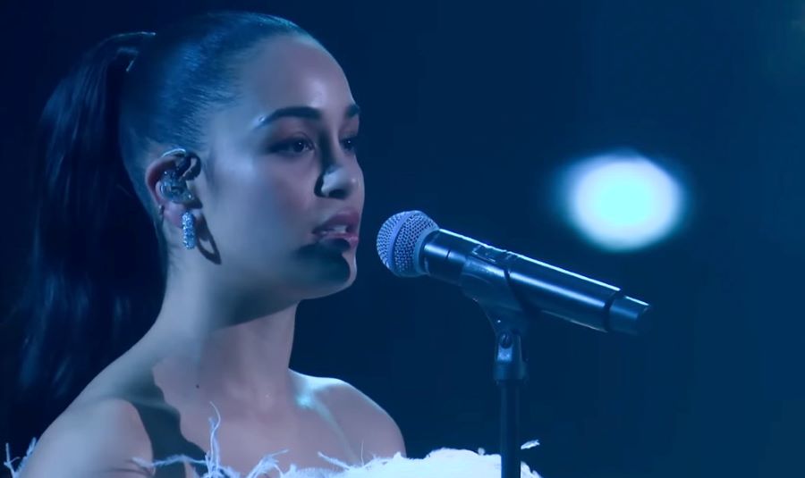 La chanteuse Jorja Smith illumine Arles avec sa soul contemporaine