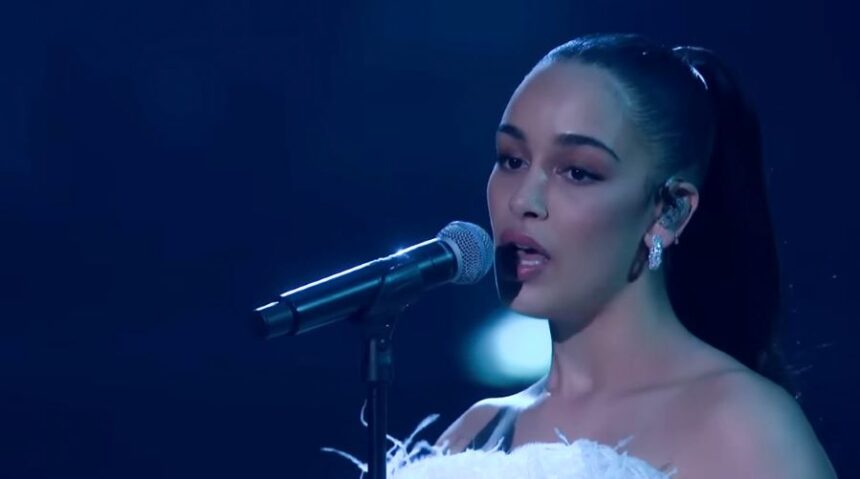 La chanteuse Jorja Smith illumine Arles avec sa soul contemporaine