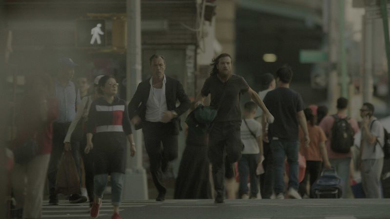 Jason Bateman et Jude Law, frères ennemis : Premières images de Black Rabbit