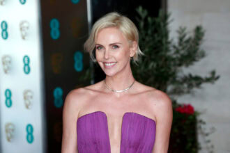 Charlize Theron reprend les armes dans The Old Guard 2