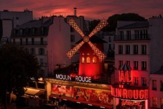Les ailes du Moulin Rouge reprennent leur envol