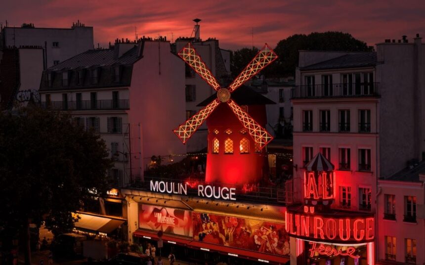 Les ailes du Moulin Rouge reprennent leur envol