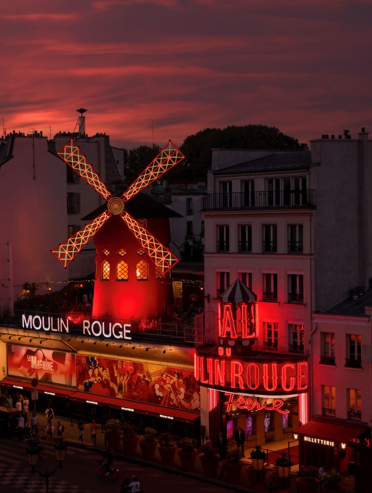 Les ailes du Moulin Rouge reprennent leur envol 