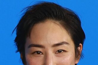 Greta Lee passe derrière la caméra avec "The Eyes Are The Best Part"