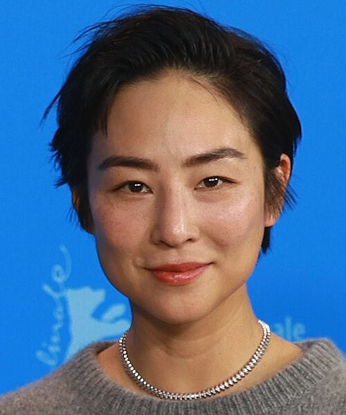 Greta Lee passe derrière la caméra avec "The Eyes Are The Best Part"