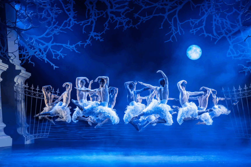 LLe ballet culte Swan Lake de Matthew à La Seine Musicale