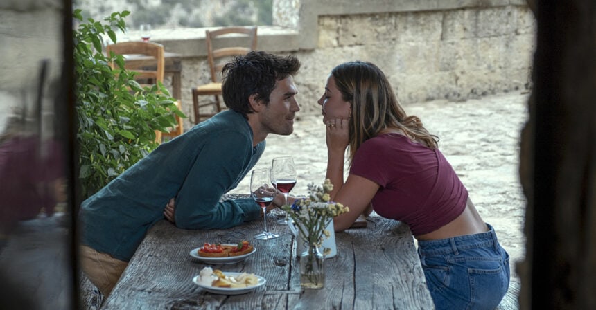 The Map That Leads To You : Madelyn Cline et KJ Apa emportés par un amour inattendu