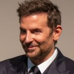Bradley Cooper signe-t-il son film le plus intime avec « Is This Thing On ? » ?