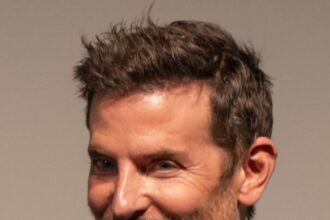 Bradley Cooper signe-t-il son film le plus intime avec « Is This Thing On ? » ?