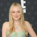 Dakota Fanning et Jake Johnson s’aventurent en Alaska 2587961911