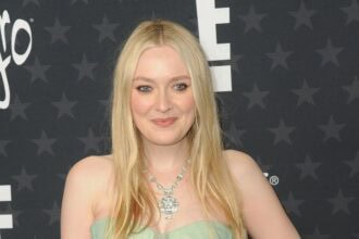 Dakota Fanning et Jake Johnson s’aventurent en Alaska 2587961911