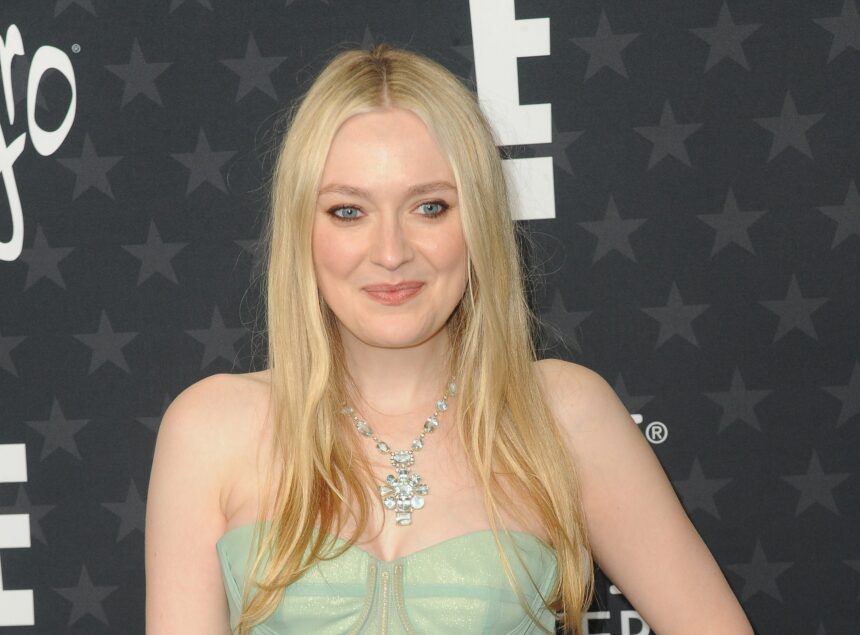 Dakota Fanning et Jake Johnson s’aventurent en Alaska 2587961911