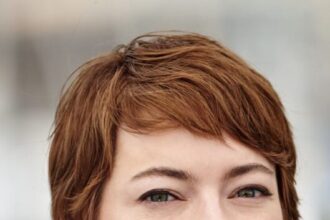 « Bugonia » : Emma Stone et Yorgos Lanthimos frappent à nouveau avec une comédie noire décalée