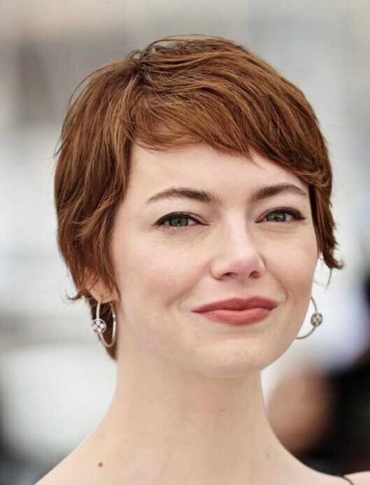 « Bugonia » : Emma Stone et Yorgos Lanthimos frappent à nouveau avec une comédie noire décalée