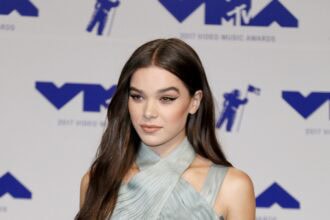 Asteroid : Doug Liman réunit Hailee Steinfeld et Ron Perlman dans un thriller immersif à Venise 706831750