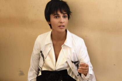 Naomi Scott dévoile Cut Me Loose : une ballade intime