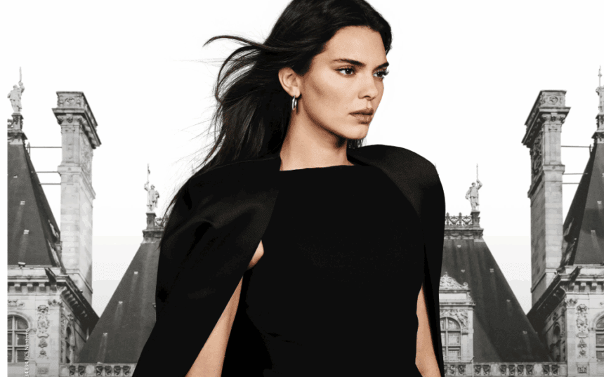 L’Oréal Paris défile à ciel ouvert sur le parvis de l’Hôtel de Ville