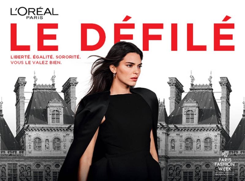 L’Oréal Paris défile à ciel ouvert sur le parvis de l’Hôtel de Ville