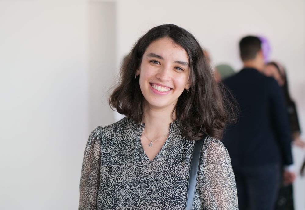 Hajar Ouhsine : Un café, deux âmes, un instant, une nouvelle au bord de la mer