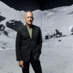 Destination Lune avec Tom Hanks à l’Atelier des Lumières