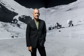Destination Lune avec Tom Hanks à l’Atelier des Lumières