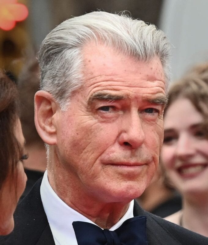 Cliffhanger : Pierce Brosnan et Lily James au sommet du suspense