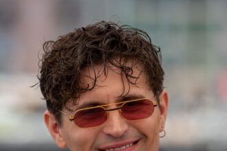 Raphaël Quenard pourra-t-il faire revivre Johnny Hallyday au cinéma ?