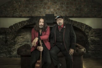 Atua Blues signe Two Roots