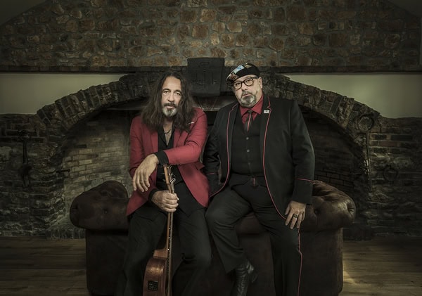 Atua Blues signe Two Roots