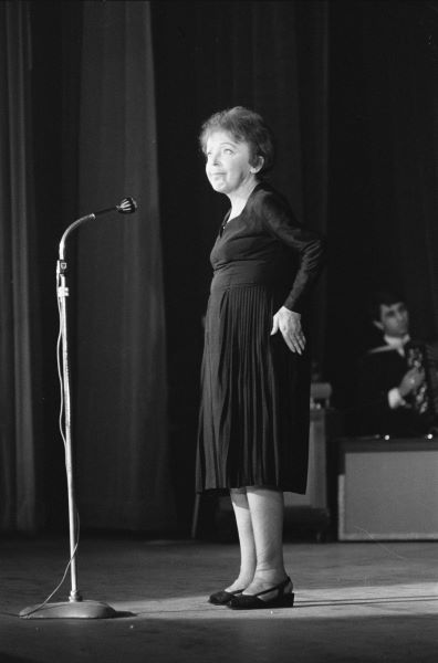 Edith Piaf sur scène en Allemagne 1962