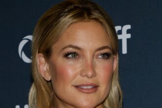 Hugh Jackman et Kate Hudson forment un duo vibrant dans Song Sung Blue